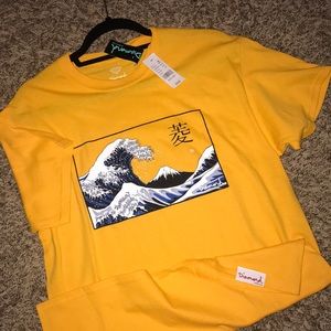 NWT 💛 Diamond Supply Waves tee size Medium!